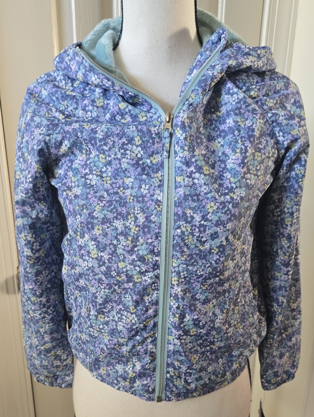 FREE COUNTRY BRAND GIRL'S BLUE FLORAL HOODED FRONT ZIPPER WINTER COAT SIZE SMALL